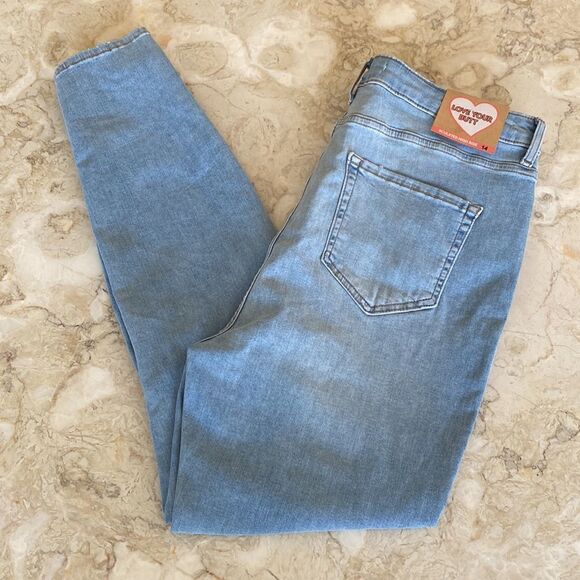 NWT Forever 21 Sculpted High Rise Skinny Light Wash Distressed Jeans - Picture 5 of 14